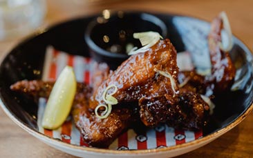 bottomless wings with beers hen party