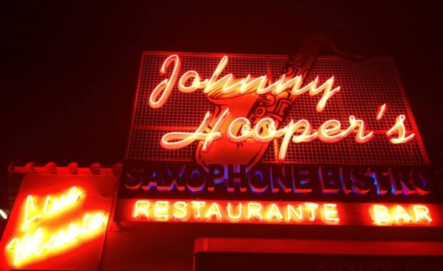 johhny hooper's neon sign 