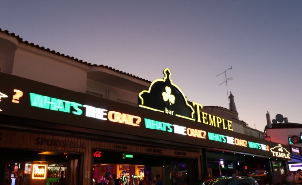 the front of temple bar 